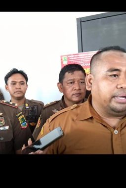 Satpol PP Karawang Segel dan Tutup Sementara Badan Usaha di Jalan Tuparev Nagasari , Penegakan Perda Diperketat