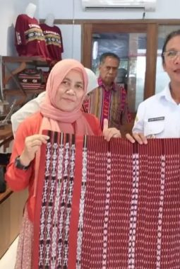 PT Sarinah Petakan Potensi 47 Motif Khas Kain Tenun Ikat Tanimbar Siap Masuk Pasaran Nasional